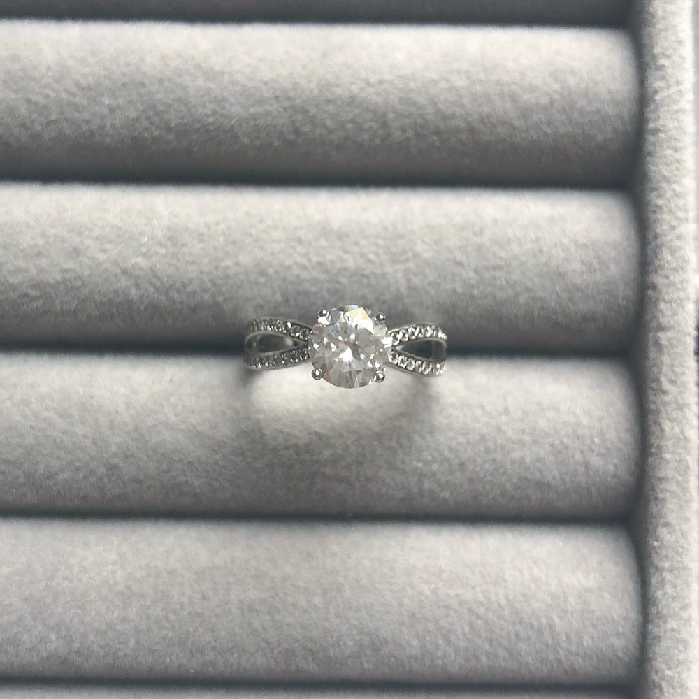 🌟🌟Elegant Silver Diamond Ring